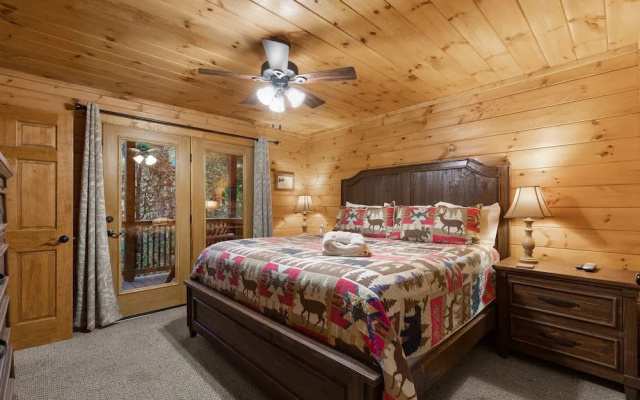 Cozy Bear Lodge by Jackson Mountain Rentals