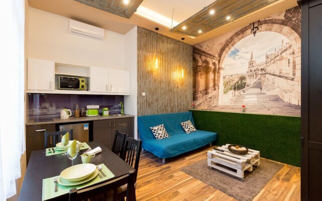 Luxury Downtown Apartment