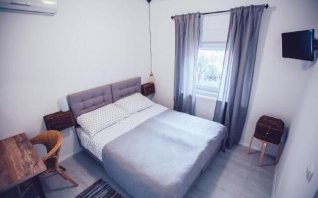 Stay@10 Rooms