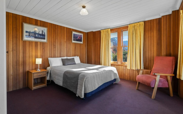 Riverfront Motel & Restaurant