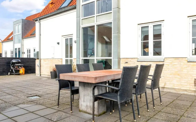 Holiday Home, 750m From Beach