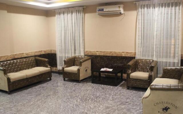 Hotel Raj Vista - Suites & Convention