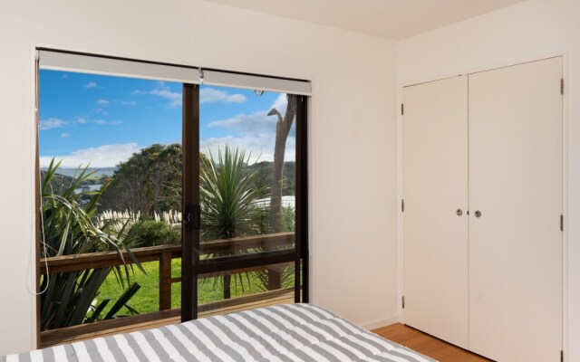 Newly renovated Oneroa beach view house