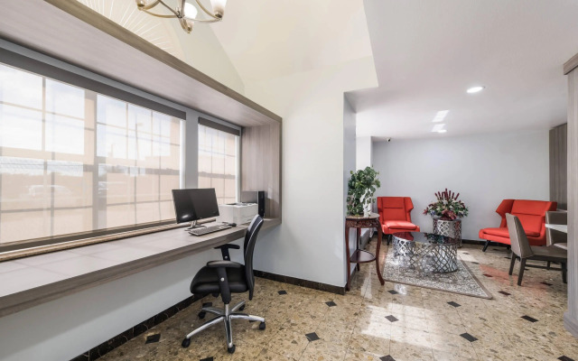 Quality Inn & Suites North Mesquite I-30