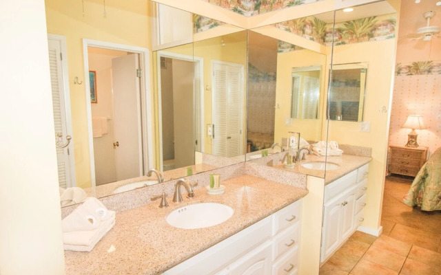 Kahana Sunset D8 2 Bedroom Condo by Redawning