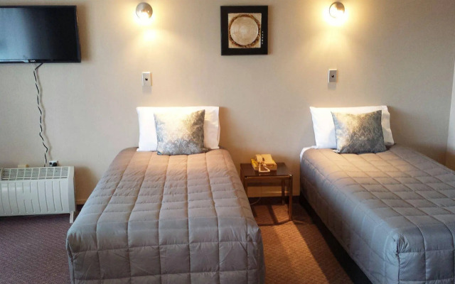 The Aquarius Motor Inn