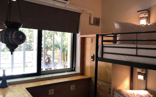 Rhodes Backpackers Boutique Hostel