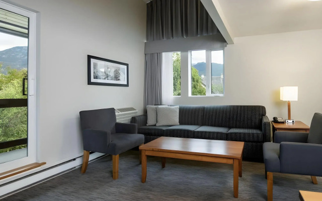 Whistler Village Inn And Suites