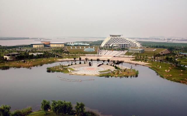 Runyang Huanlong Hotel