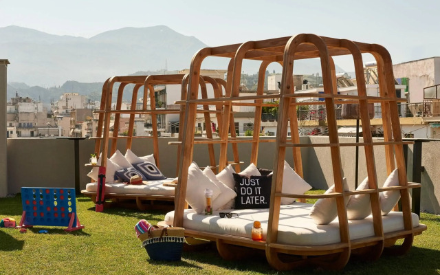 Moxy Patra Marina
