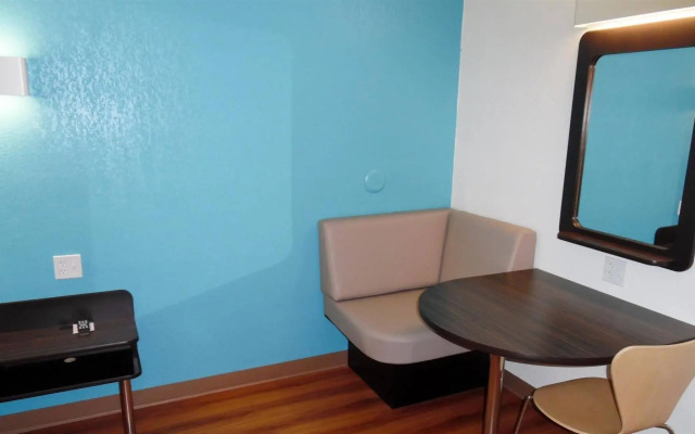 Motel 6 Dallas - Irving DFW Airport East