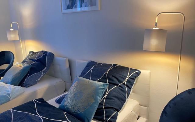 Blaue Insel neben Hbf-Duisburg