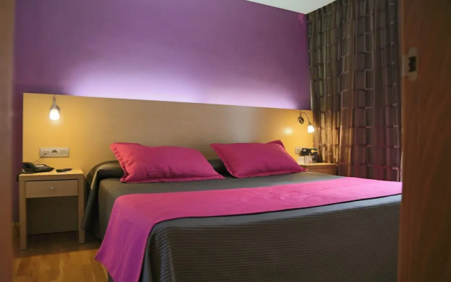 R2 Romantic Fantasia Dreams & Suites Hotel