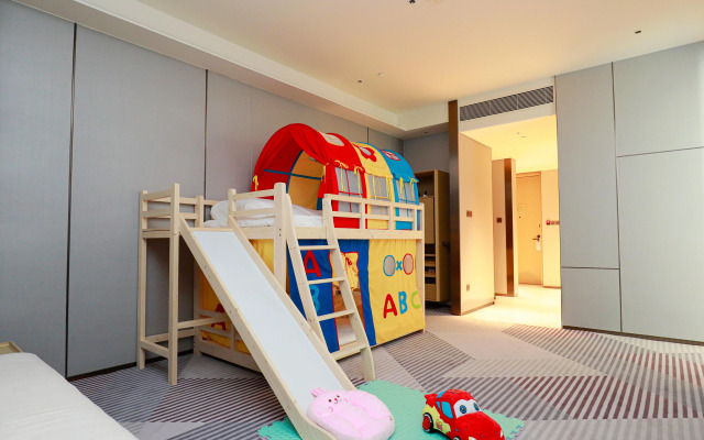 Crowne Plaza Foshan Nanhai-an IHG Hotel-Guangzhou South Railway Station Free Shuttle Bus
