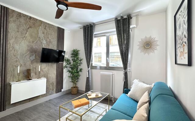 1601B - Studio near Champs Elysées