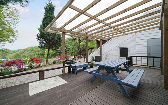 Yeosu Blue Sky Galaxy Pension