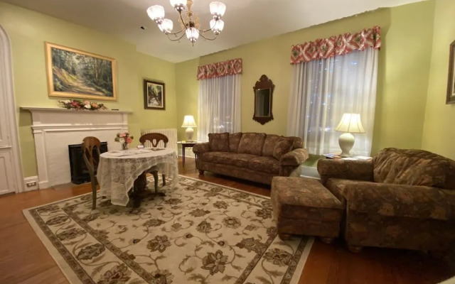 Inn at Lincoln Square