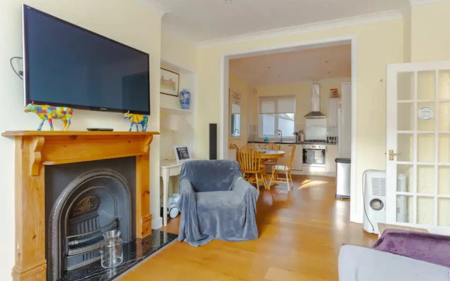 Peaceful 2 Bedroom Apartment in Affluent Fulham