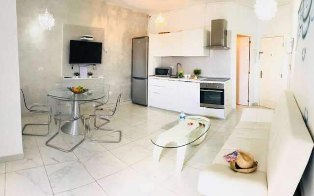 Apartamento Pronfondo Blue: Luz y Vista Mar