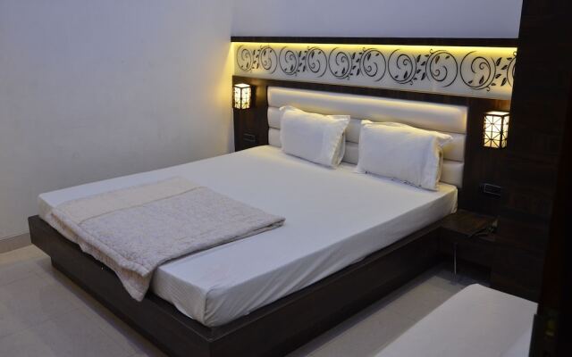 Itsy Hotels Anjali Mahal 500, Mtrs From Mathura Railway Station