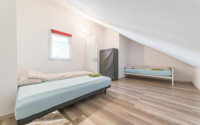 ID 6987 - Private Rooms