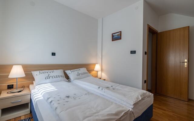 Apartments and Room Robert