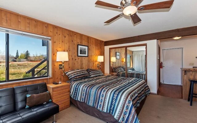 055 - Lakefront Ski Getaway