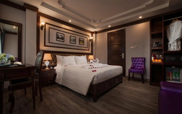 Madelise Central Hotel & Travel