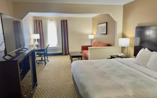 Quality Inn & Suites Pine Bluff