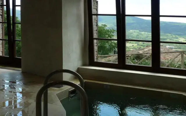 Petrella Guidi Lodge & Historical Hideaway