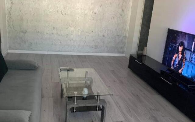 White & Silver Luxury Suite Craiova