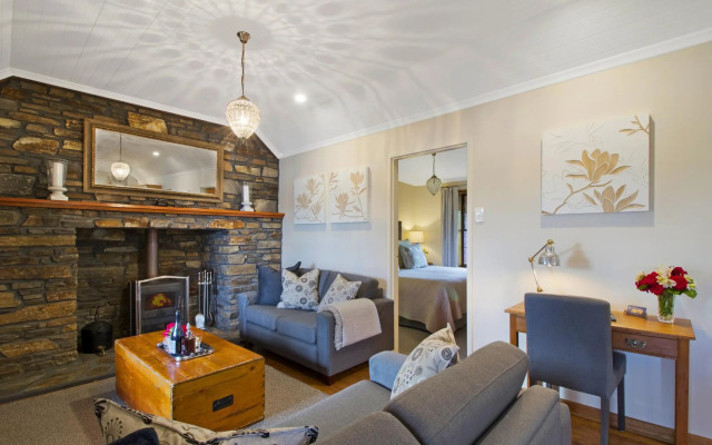 Stonewell Cottages & Vineyards