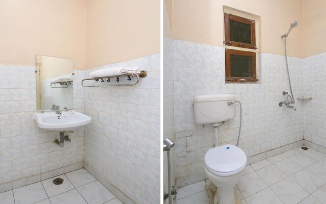 OYO 15887 Hotel Kanak