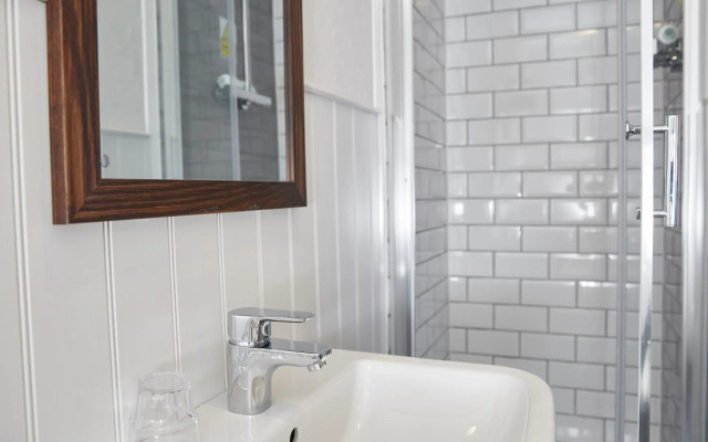 The Spyglass and Kettle