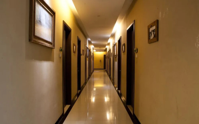 RedDoorz Plus near Bandung Indah Plaza