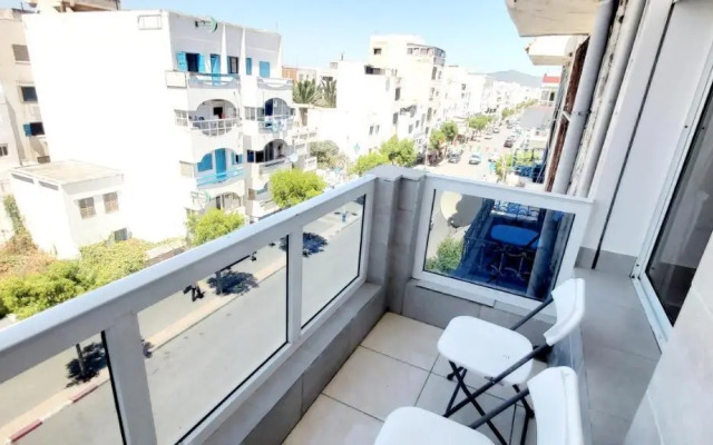 Piso céntrico y a pie de playa.