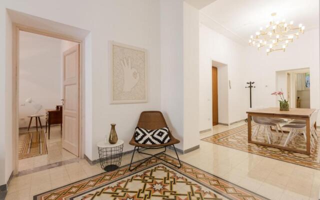 Modern Comfort, Poetic Charm