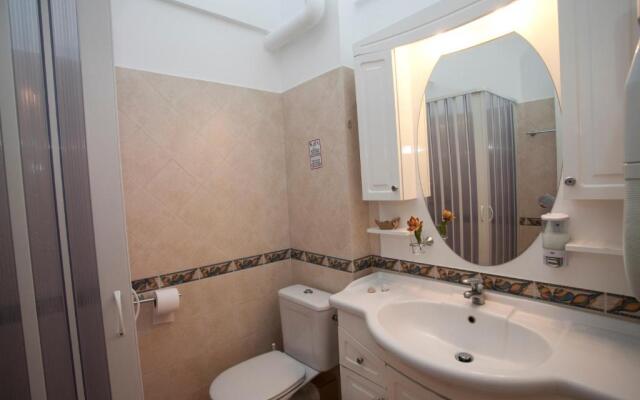 Dafnis Studios & Apartments