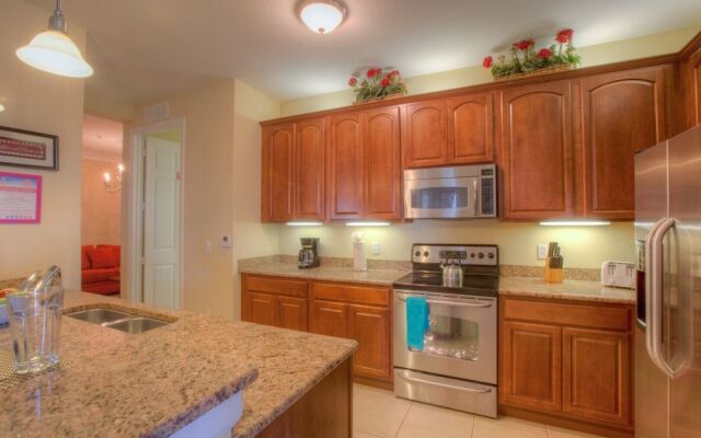Lovely Third-floor Vista Cay Resort Condo!