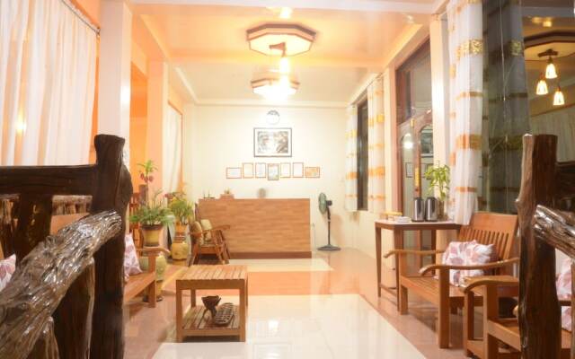 OYO 696 Jurias Garden Hotel