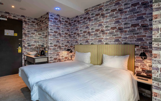 CHECK inn Taichung Ziyou