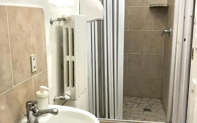 H Hostel Friendly Accommodation