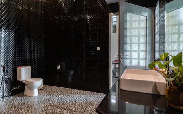 Hillside Lovina Studio