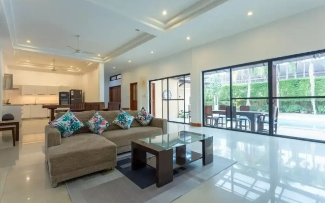 Private Villa Jacuzzi Great Area V170