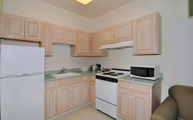 Marinwood Inn & Suites