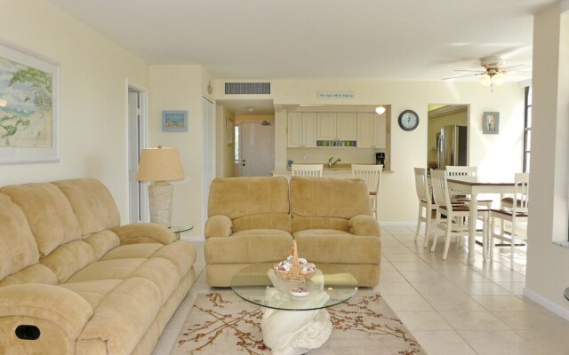 Ideal Beachfront Condo With Pool and two Balconies