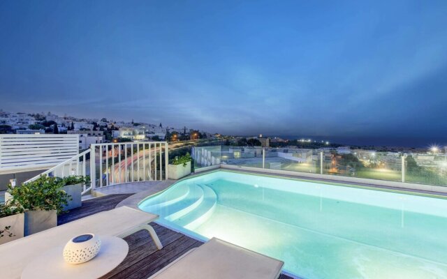 Pool Penthouse-hosted by Sweetstay