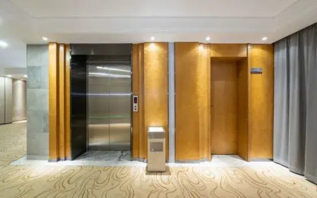 Marriott Guihuang Hotel (Guigang High - speed Railway Station Branch, Keshi World Plaza Branch)