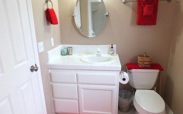 618 Airpark 2 Bedroom Condo by Redawning