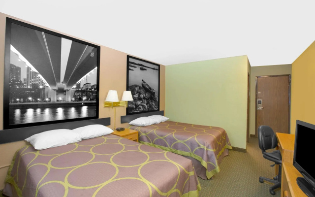 Super 8 by Wyndham Worthington Minnesota